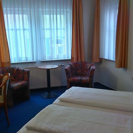 Hotel Loewensteiner Hof Haus Am Neuplatz Вертгейм Экстерьер фото