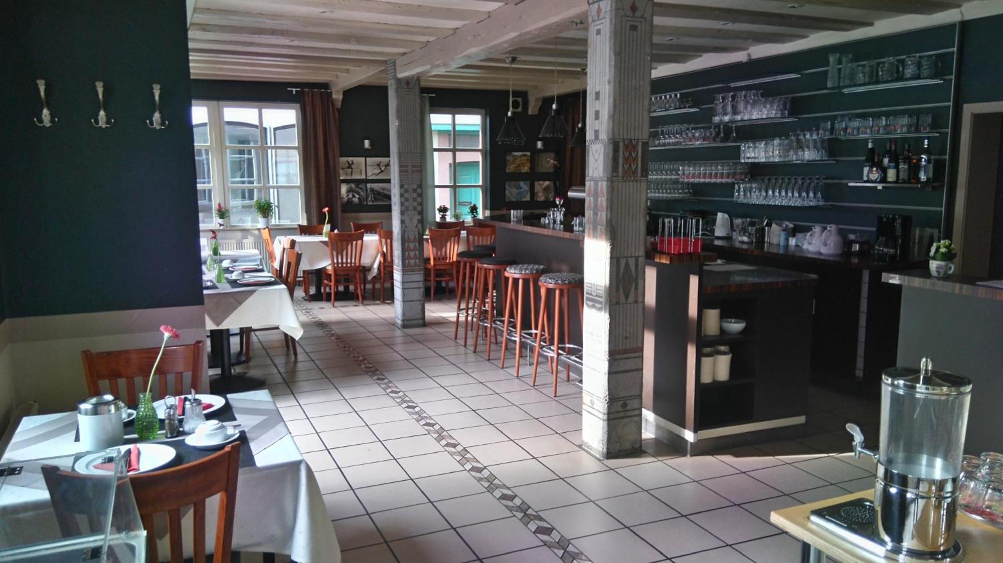 Hotel Loewensteiner Hof Haus Am Neuplatz Вертгейм Экстерьер фото