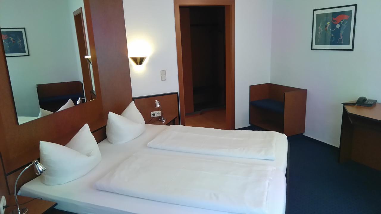 Hotel Loewensteiner Hof Haus Am Neuplatz Вертгейм Экстерьер фото