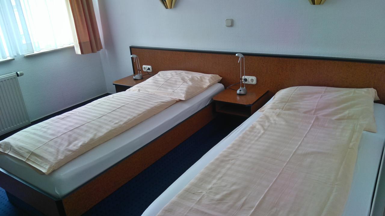 Hotel Loewensteiner Hof Haus Am Neuplatz Вертгейм Экстерьер фото