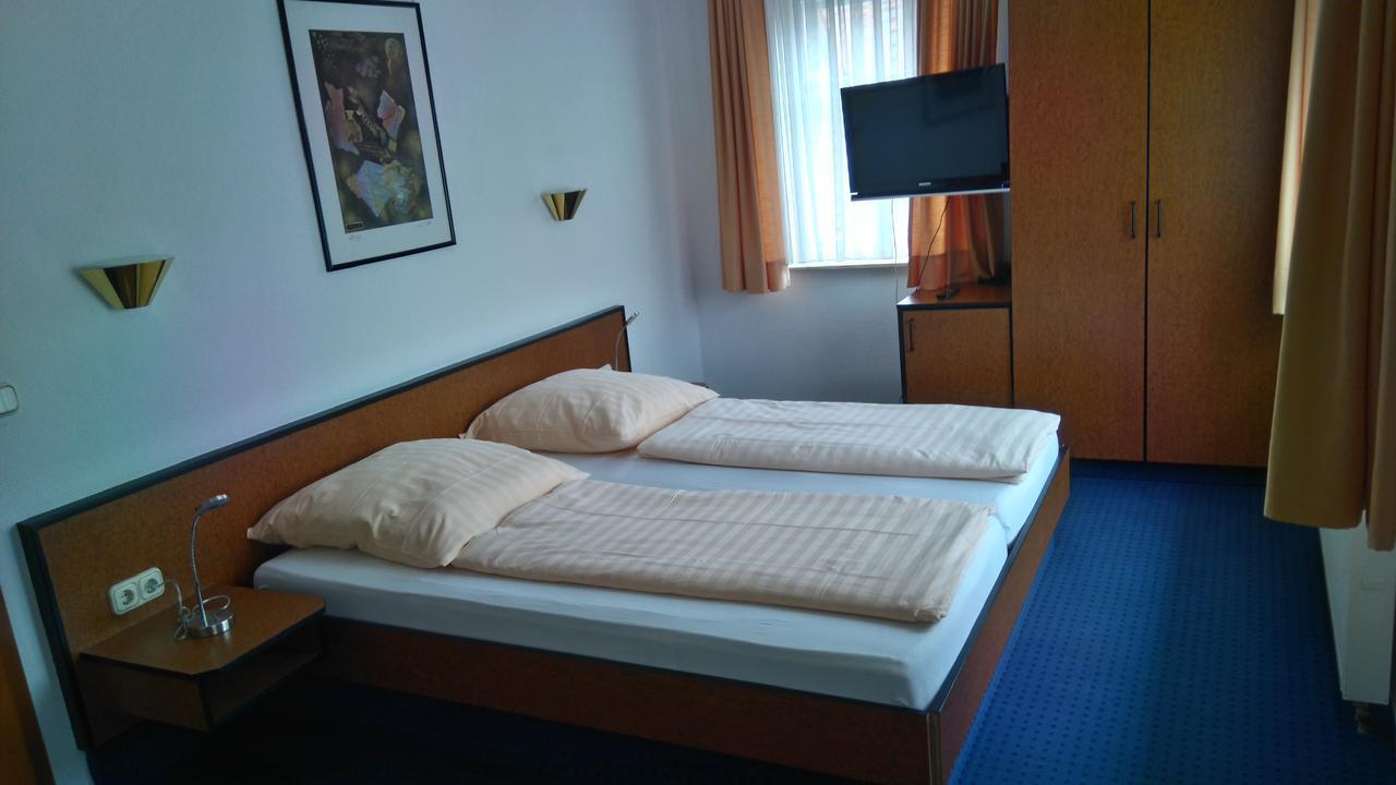 Hotel Loewensteiner Hof Haus Am Neuplatz Вертгейм Экстерьер фото
